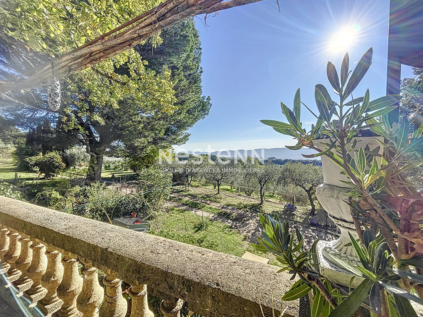 Mas Cucuron 150 m2 au pied du Luberon  sur une parcelle  de 4 hectares