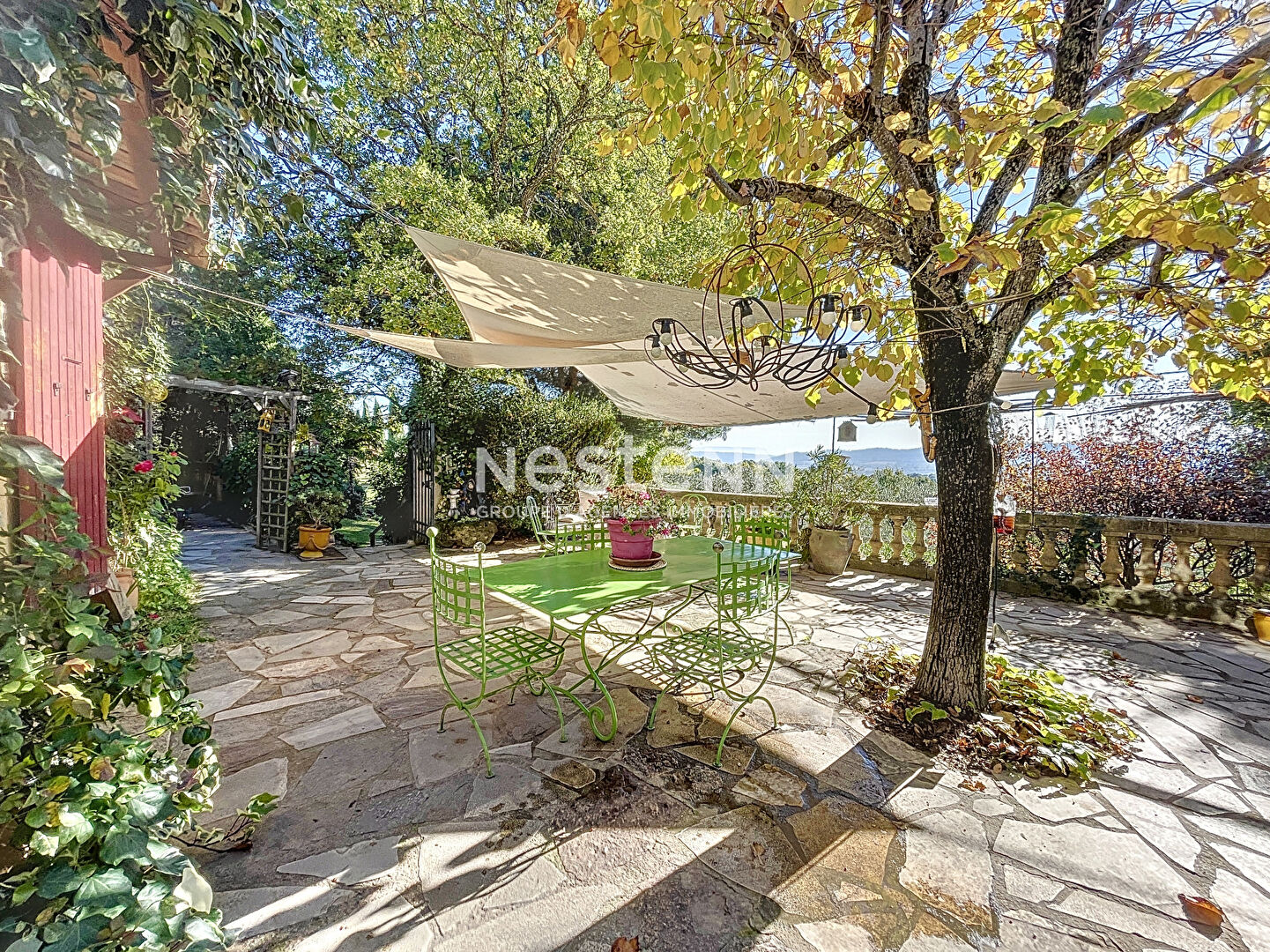 Mas Cucuron 150 m2 au pied du Luberon  sur une parcelle  de 4 hectares