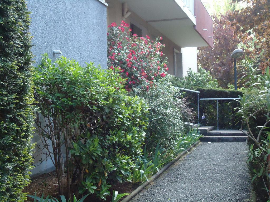 Appartement - 85 m² - SAINT MARTIN D HERES