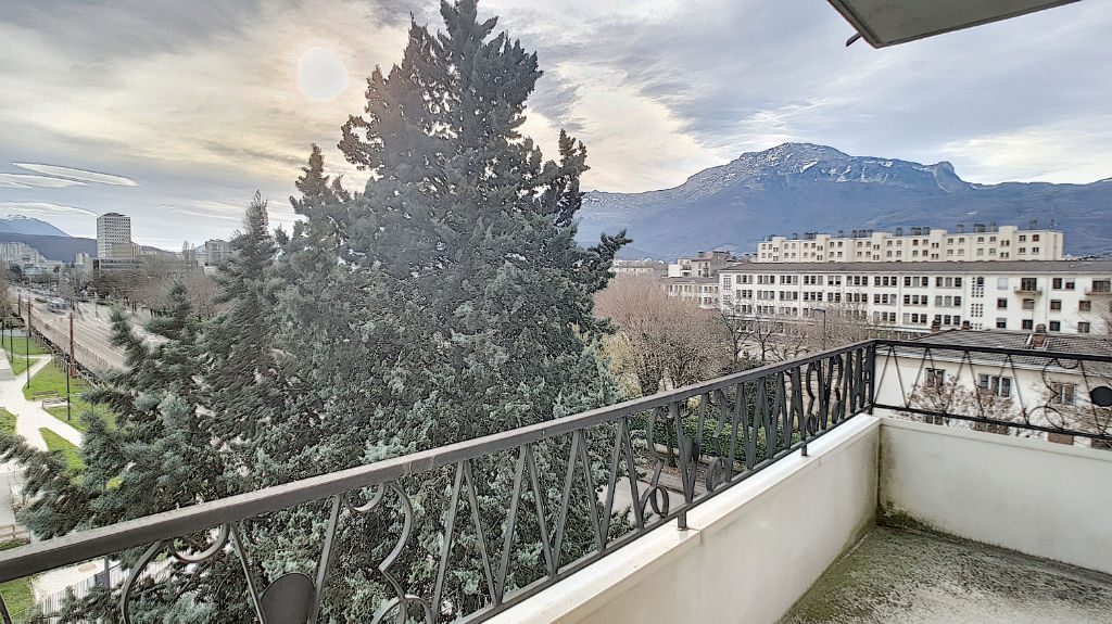 A LOUER-Trés beau 3P+C  Marcelin Berthelot  Larges balcons, belles vues