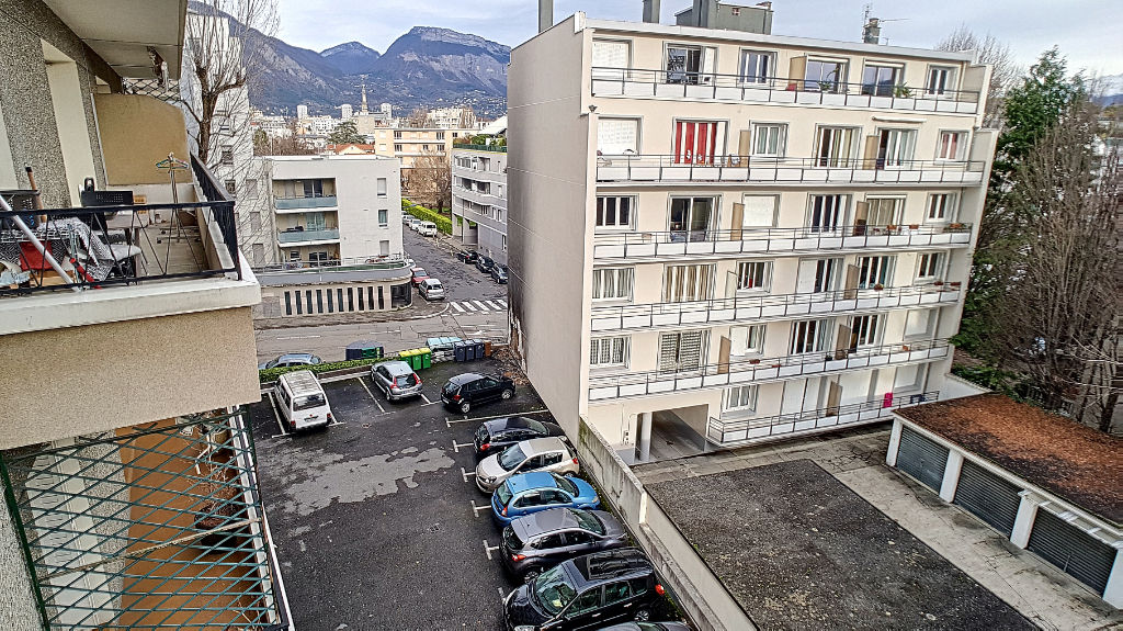A LOUER-Trés beau 3P+C  Marcelin Berthelot  Larges balcons, belles vues