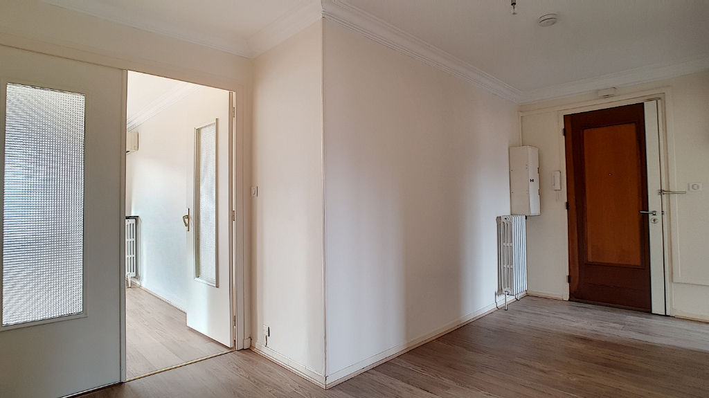 A LOUER-Trés beau 3P+C  Marcelin Berthelot  Larges balcons, belles vues