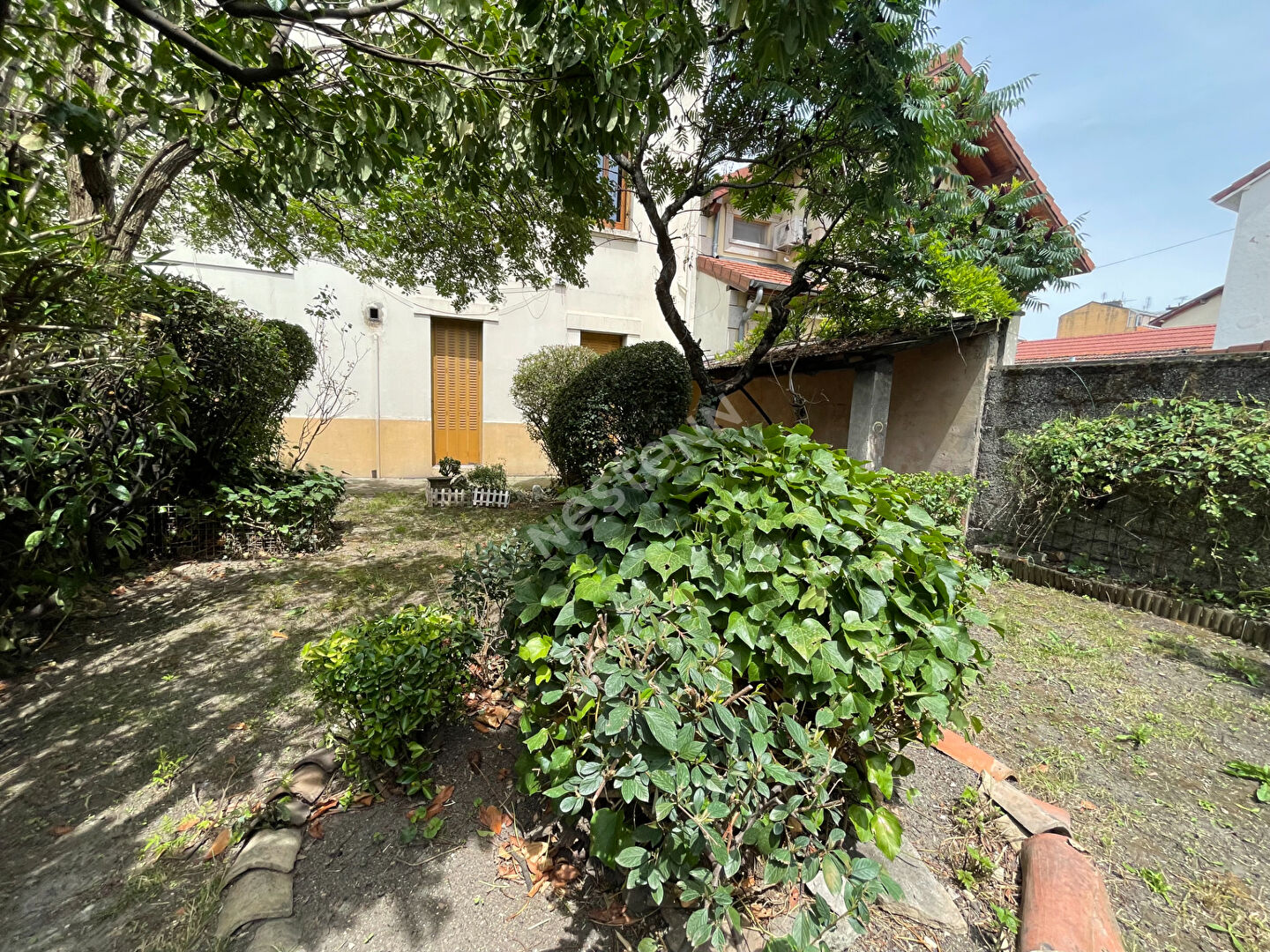 Appartement Grenoble 2 pièces- Rénové- Moderne- Jardin privatif