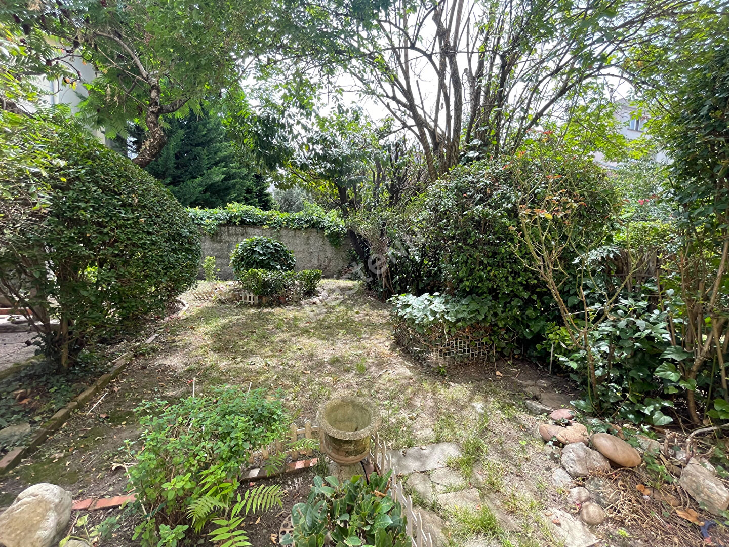 Appartement Grenoble 2 pièces- Rénové- Moderne- Jardin privatif