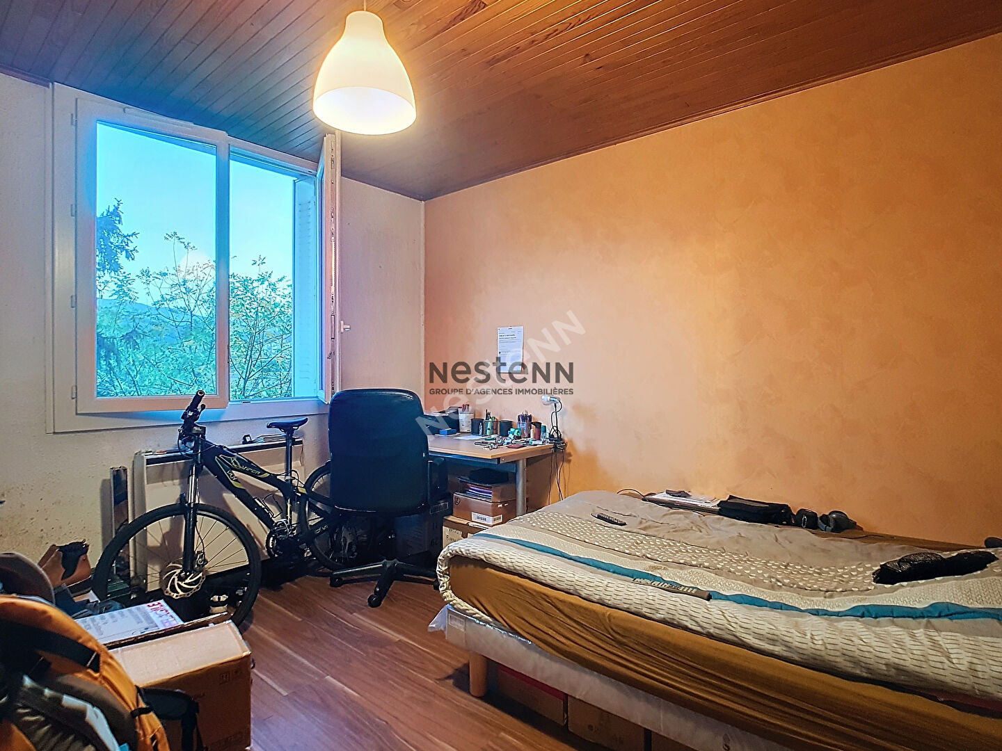 Appartement Saint Martin D'Hères T1 pièce avec vue sur parc et place de parking privative.