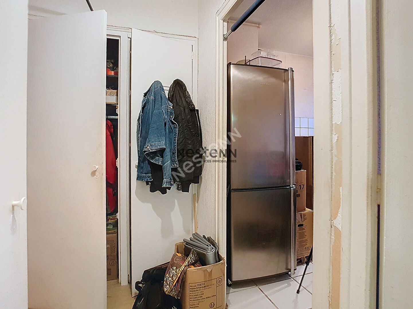 Appartement Saint Martin D'Hères T1 pièce avec vue sur parc et place de parking privative.