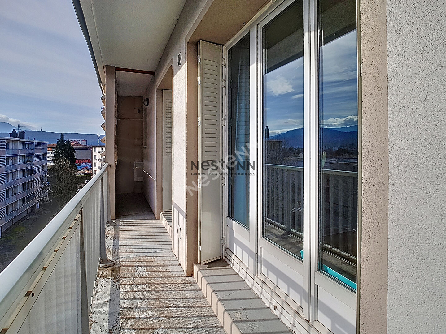 A louer- Appartement  traversant 3 pièce(s) 57 m2 dernier étage, avenue Jean PERROT, GRENOBLE..