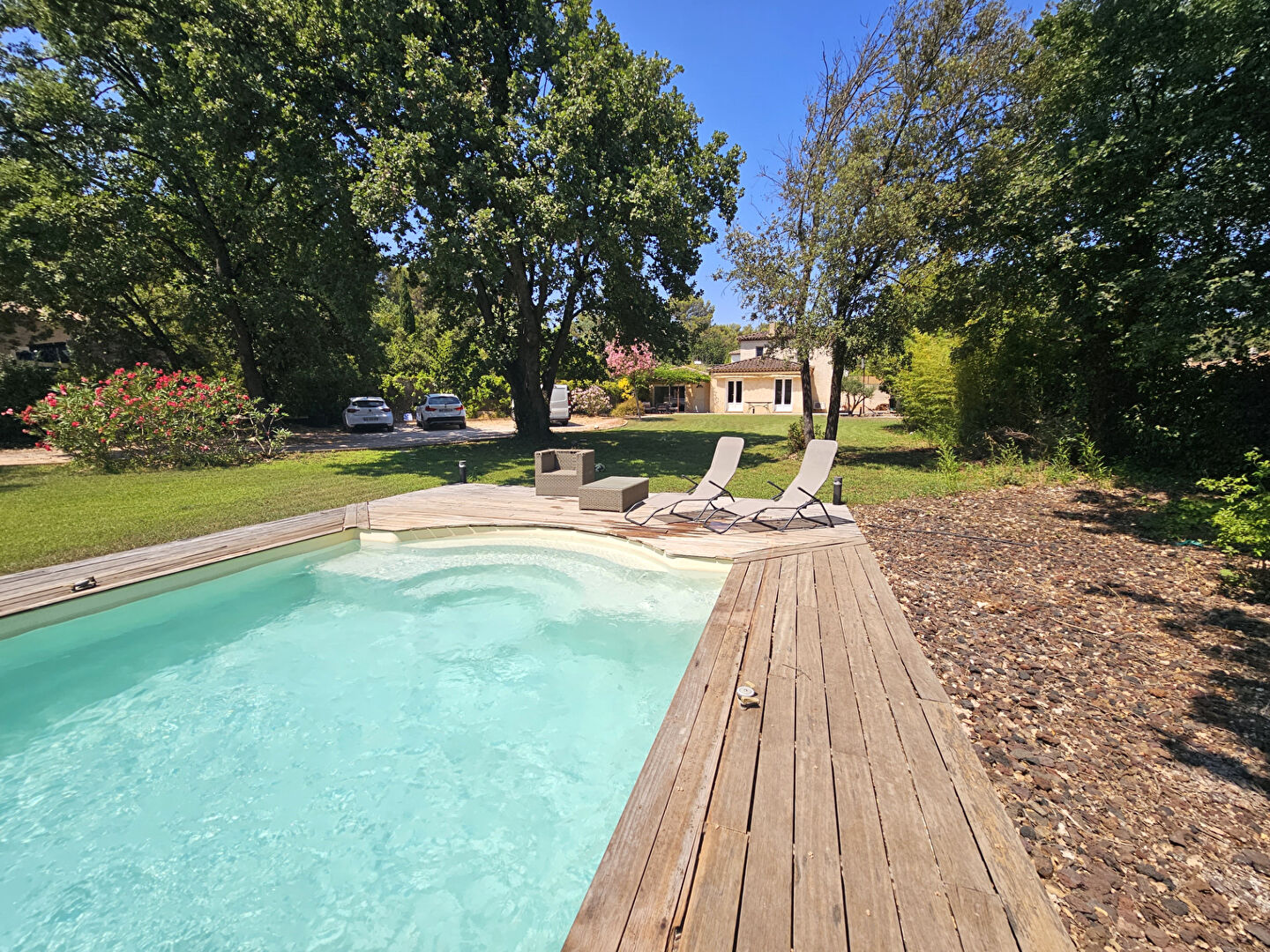 A vendre -Maison La Crau 5 pièce(s)  140 m² - 1853 m² de terrain, quartier résidentiel, Piscine.