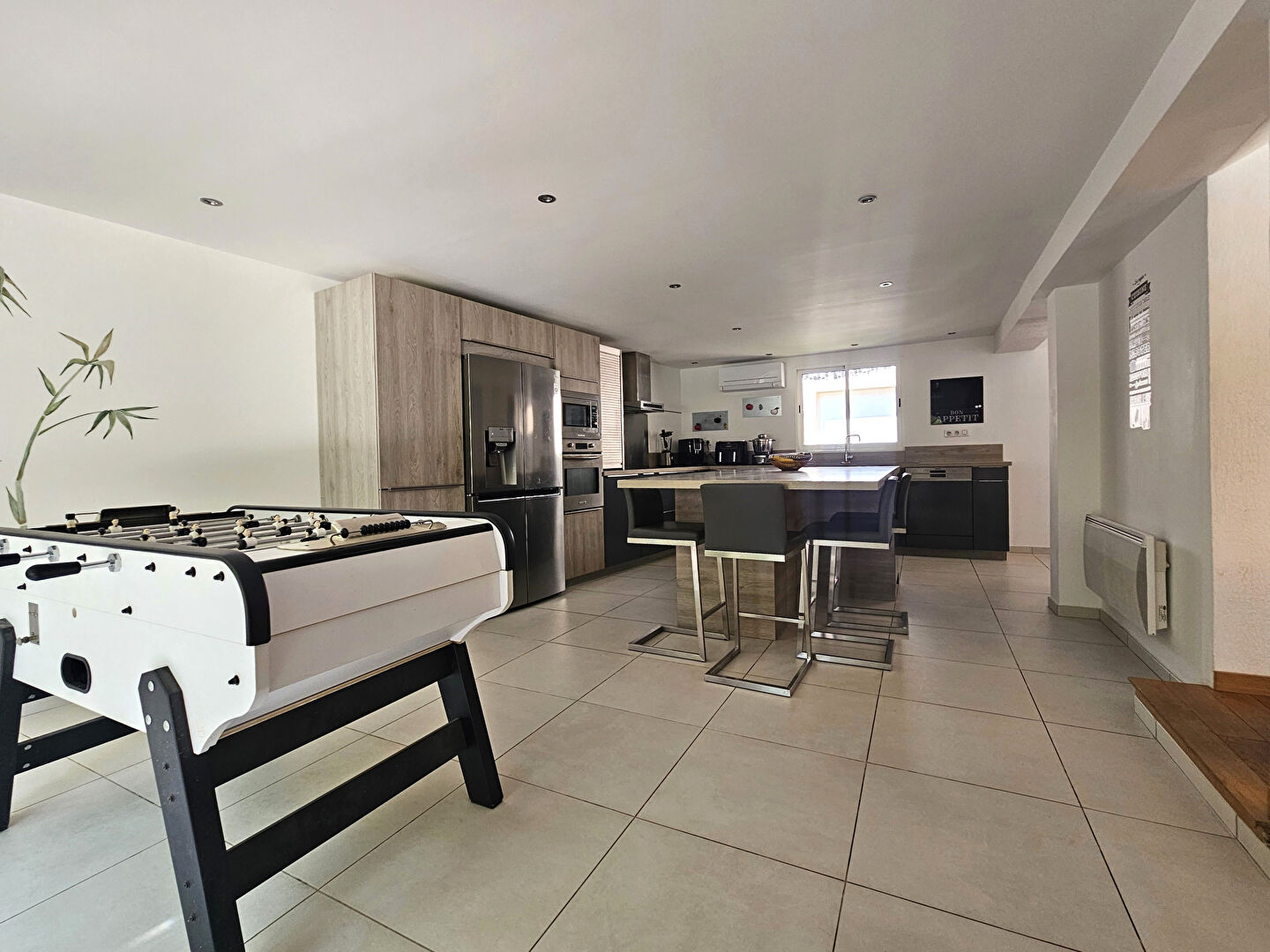 A vendre -Maison La Crau 5 pièce(s)  140 m² - 1853 m² de terrain, quartier résidentiel, Piscine.