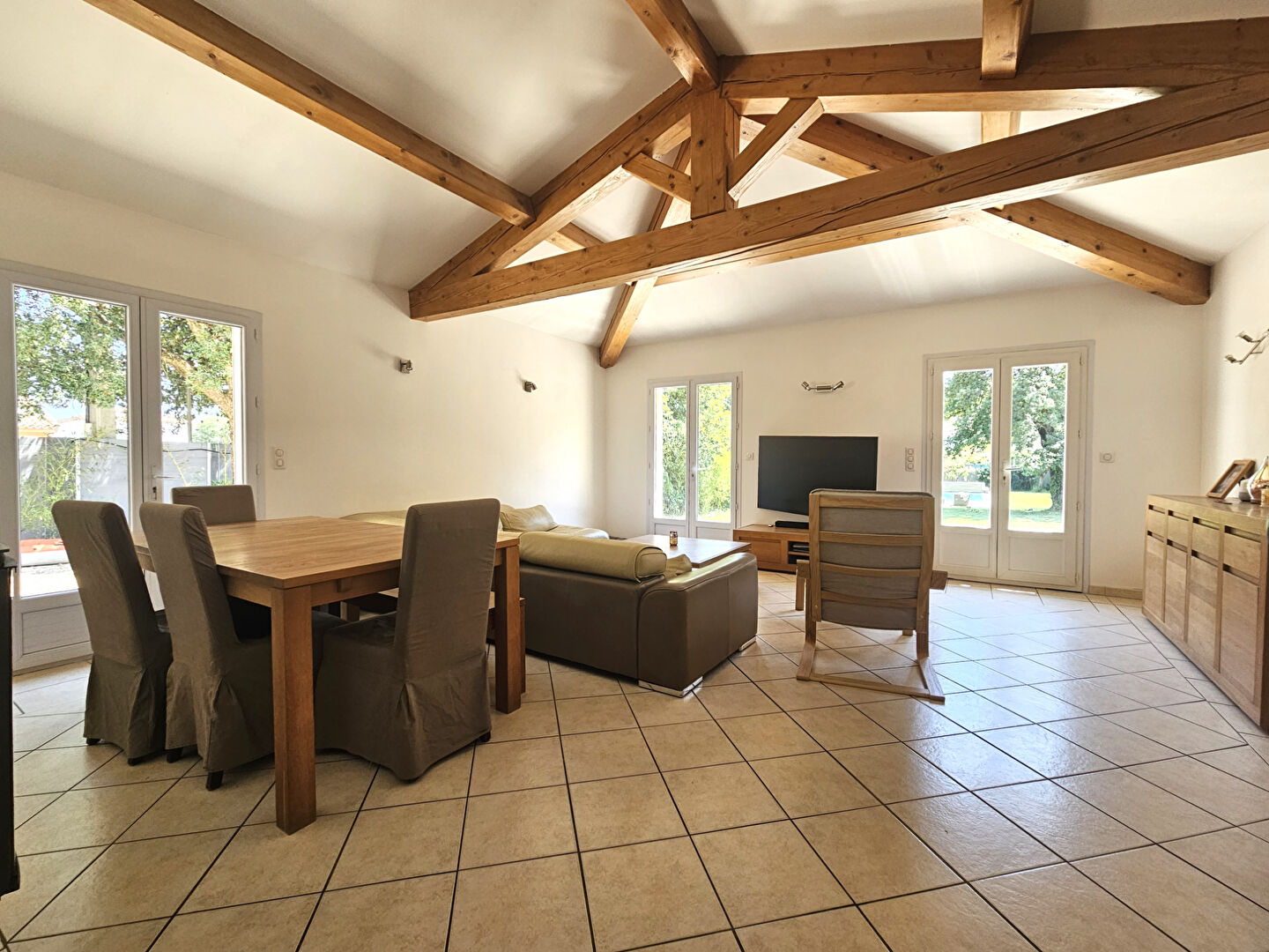 A vendre -Maison La Crau 5 pièce(s)  140 m² - 1853 m² de terrain, quartier résidentiel, Piscine.
