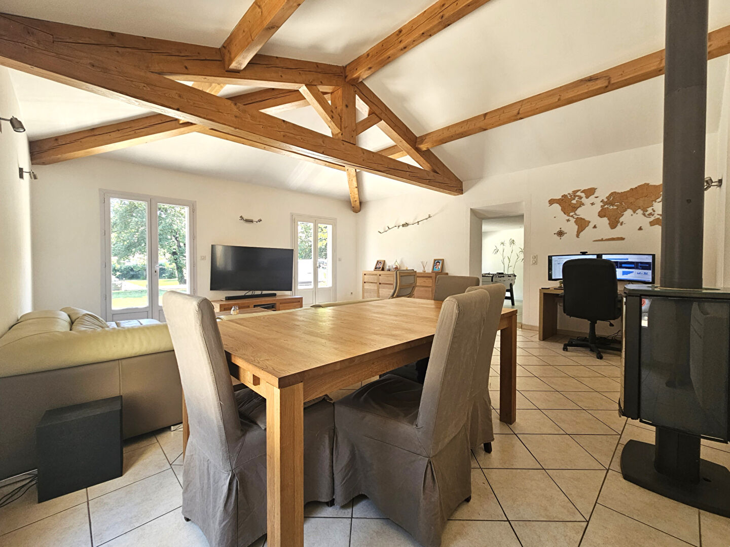 A vendre -Maison La Crau 5 pièce(s)  140 m² - 1853 m² de terrain, quartier résidentiel, Piscine.