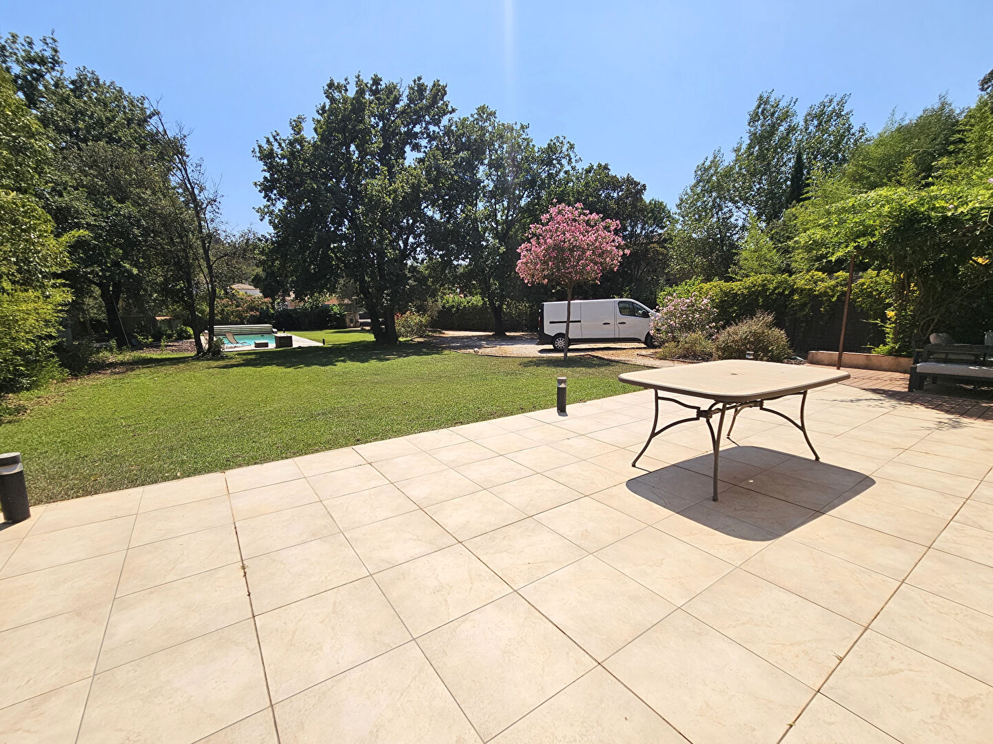 A vendre -Maison La Crau 5 pièce(s)  140 m² - 1853 m² de terrain, quartier résidentiel, Piscine.