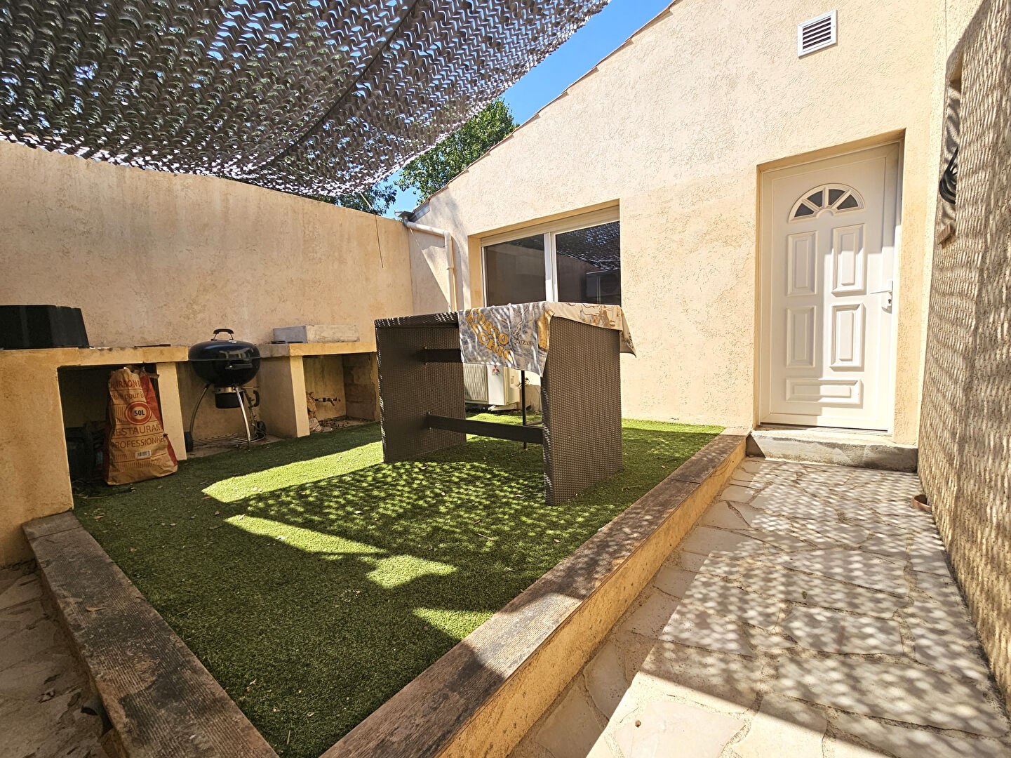 A vendre -Maison La Crau 5 pièce(s)  140 m² - 1853 m² de terrain, quartier résidentiel, Piscine.