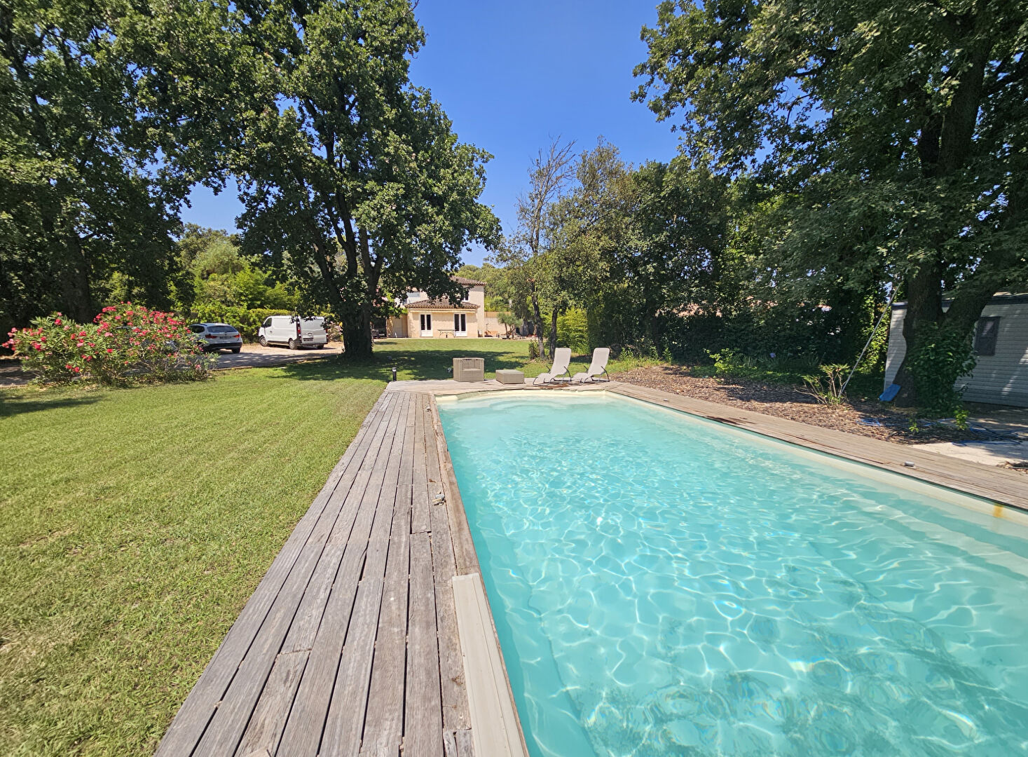A vendre -Maison La Crau 5 pièce(s)  140 m² - 1853 m² de terrain, quartier résidentiel, Piscine.