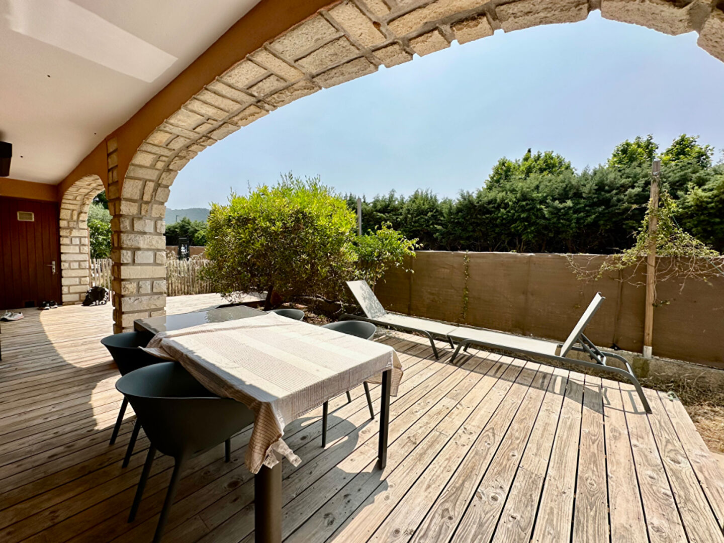 Bas de villa type 4 La Crau 4 pièce(s) 88 m2 centre ville calme