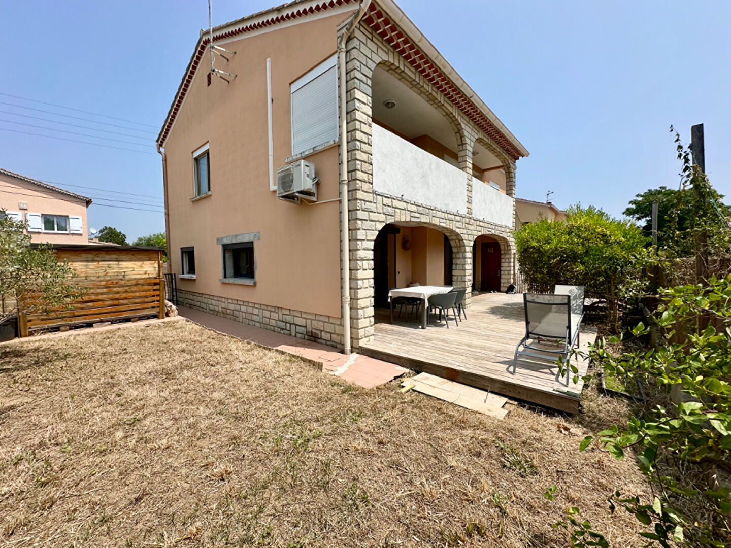 Bas de villa type 4 La Crau 4 pièce(s) 88 m2 centre ville calme