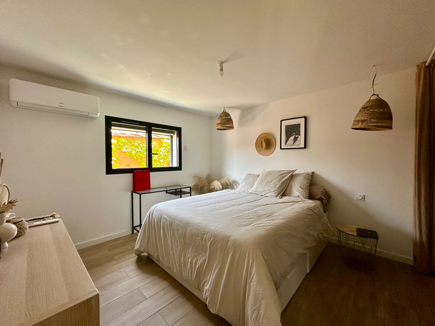 Bas de villa type 4 La Crau 4 pièce(s) 88 m2 centre ville calme