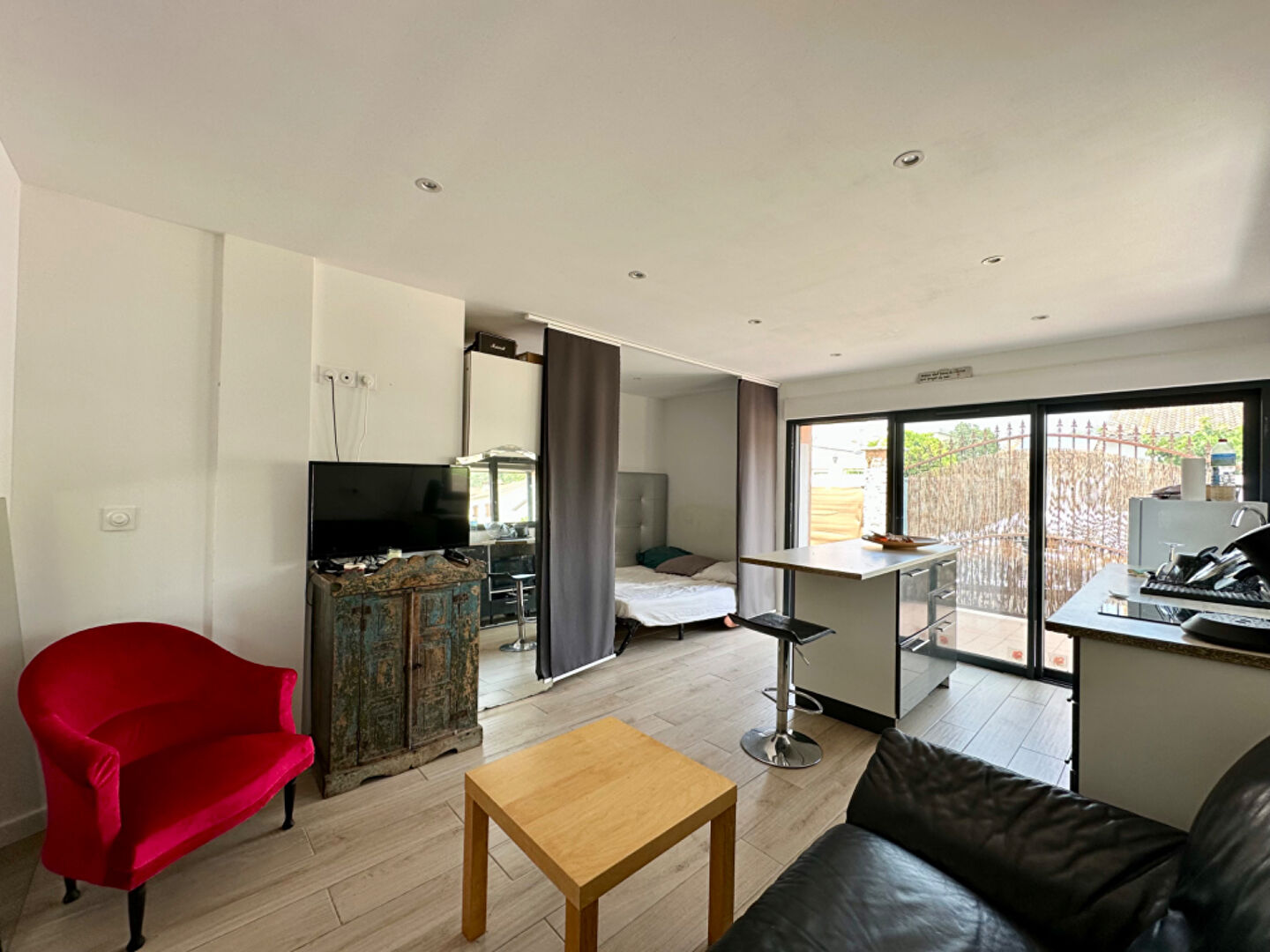 Bas de villa type 4 La Crau 4 pièce(s) 88 m2 centre ville calme