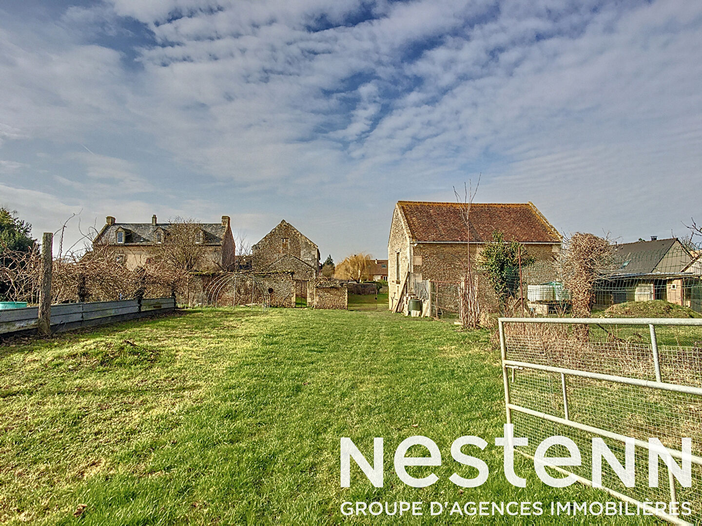 Corps de ferme en pierres de 143m² près de St Pierre sur Dives