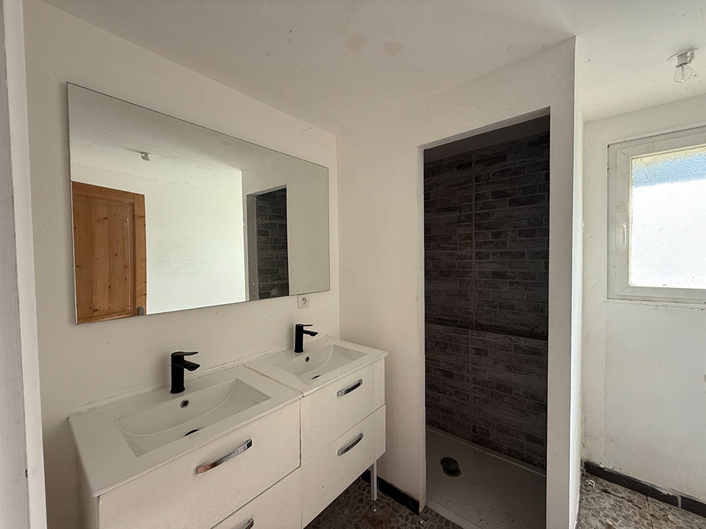SAVERDUN : MAISON AVEC VUE PYRENNES ET APPARTEMENT INDEPENDANT EN CAMPAGNE