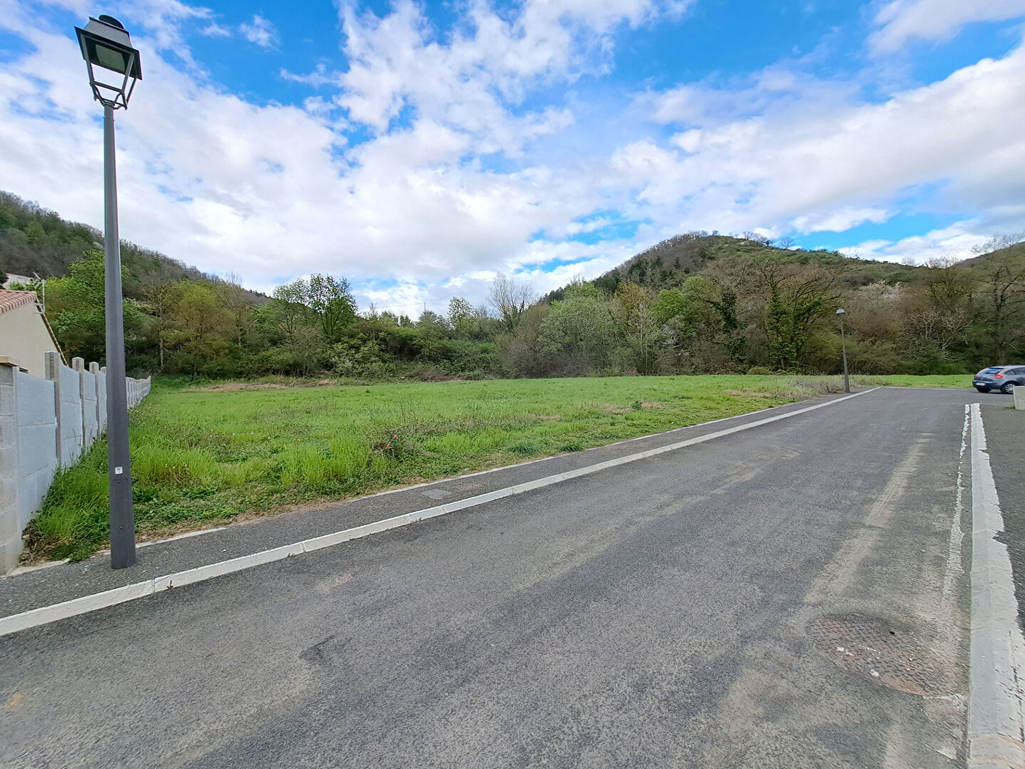 A VENDRE TERRAIN 1348M² / RESEAUX en bordures