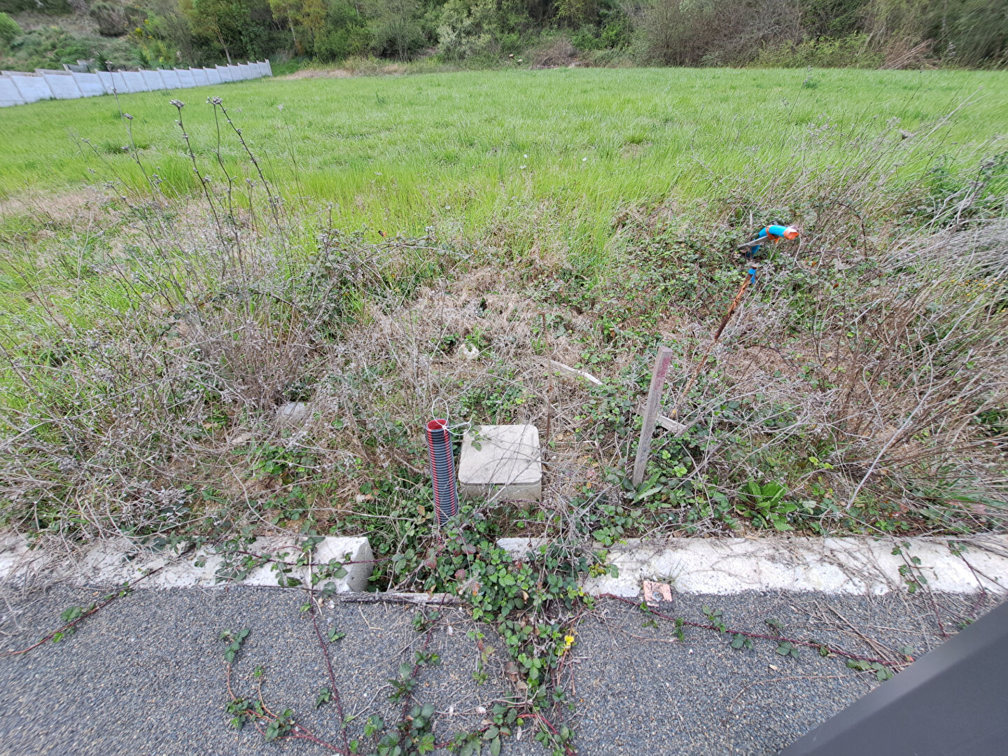 A VENDRE TERRAIN 1348M² / RESEAUX en bordures