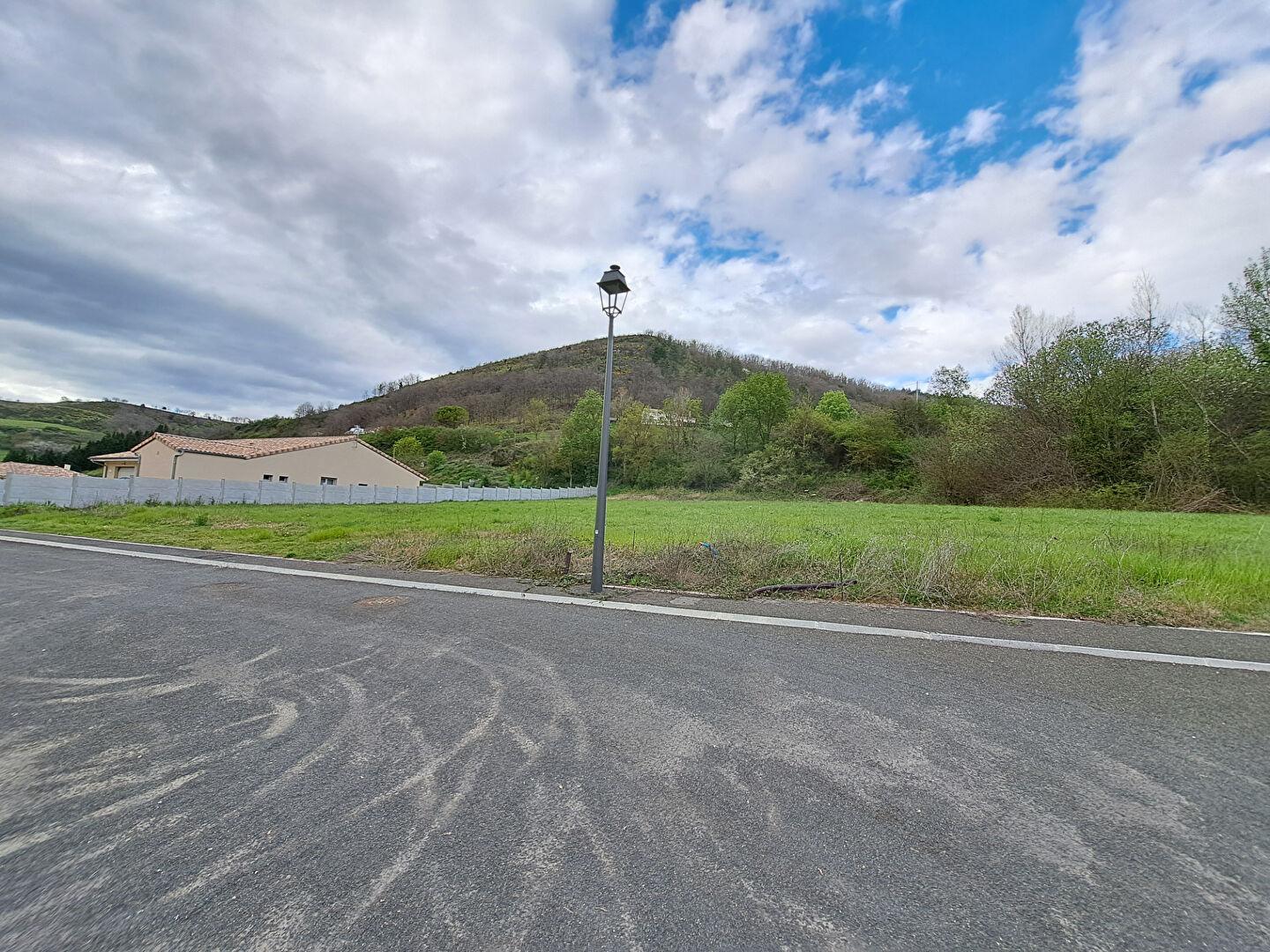 A VENDRE TERRAIN 1348M² / RESEAUX en bordures