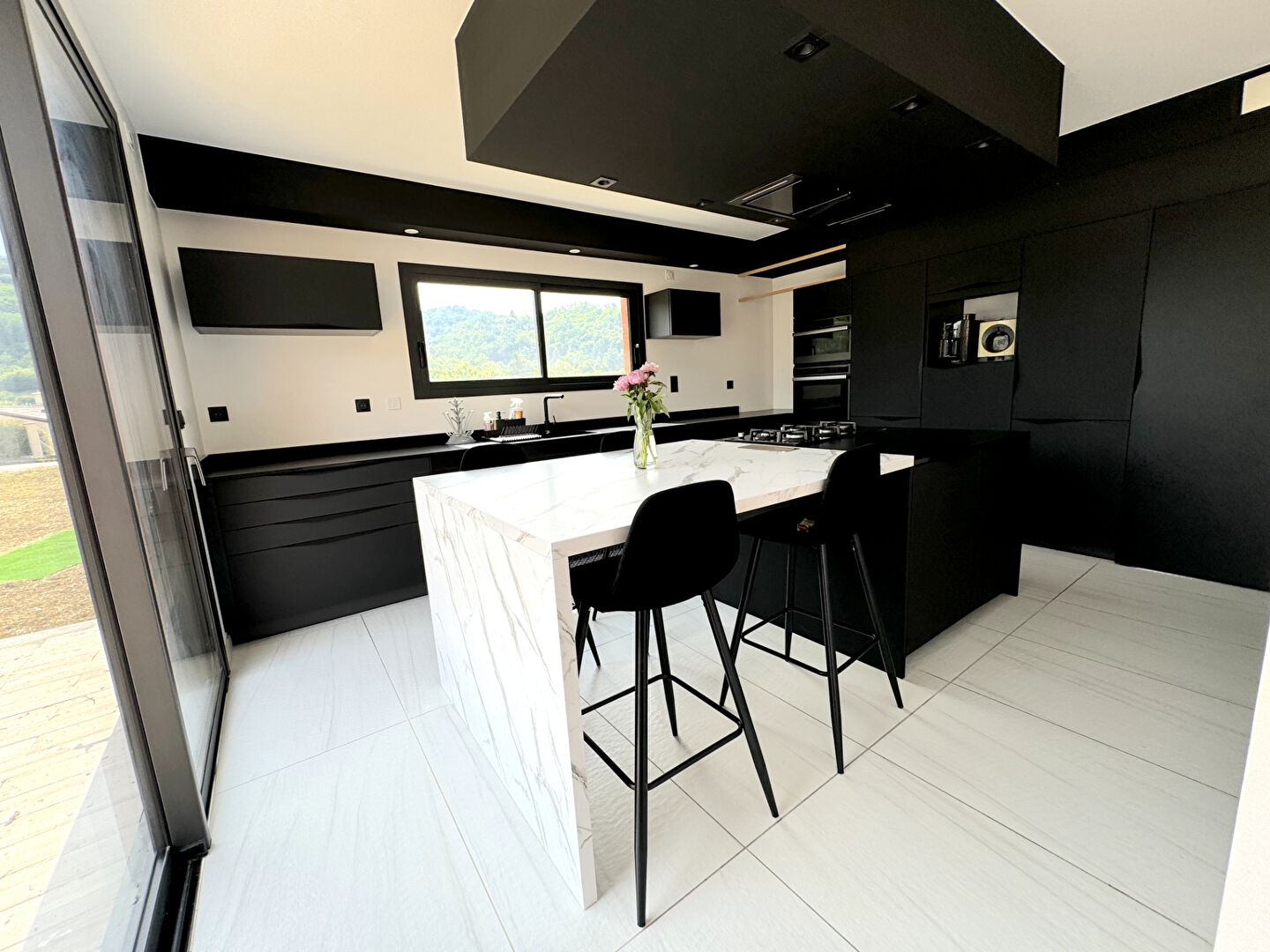 À VENDRE : SUBLIME VILLA CONTEMPORAINE DE 301 M2 AVEC PISCINE À FERRIERES