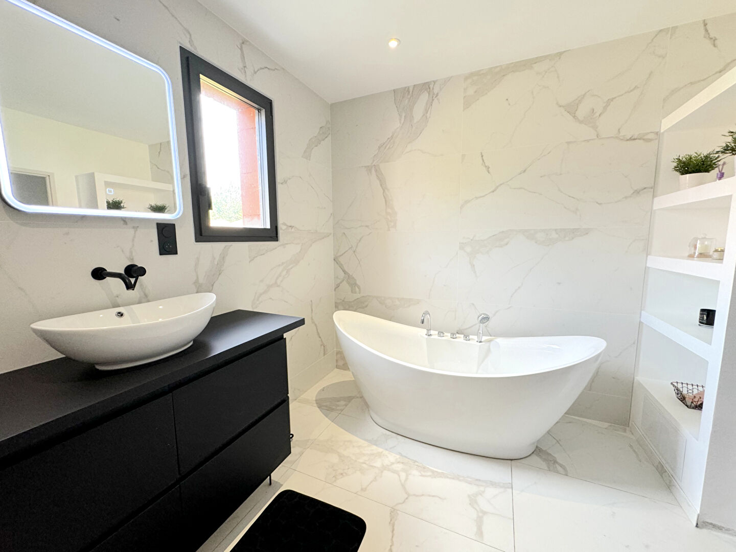 À VENDRE : SUBLIME VILLA CONTEMPORAINE DE 301 M2 AVEC PISCINE À FERRIERES