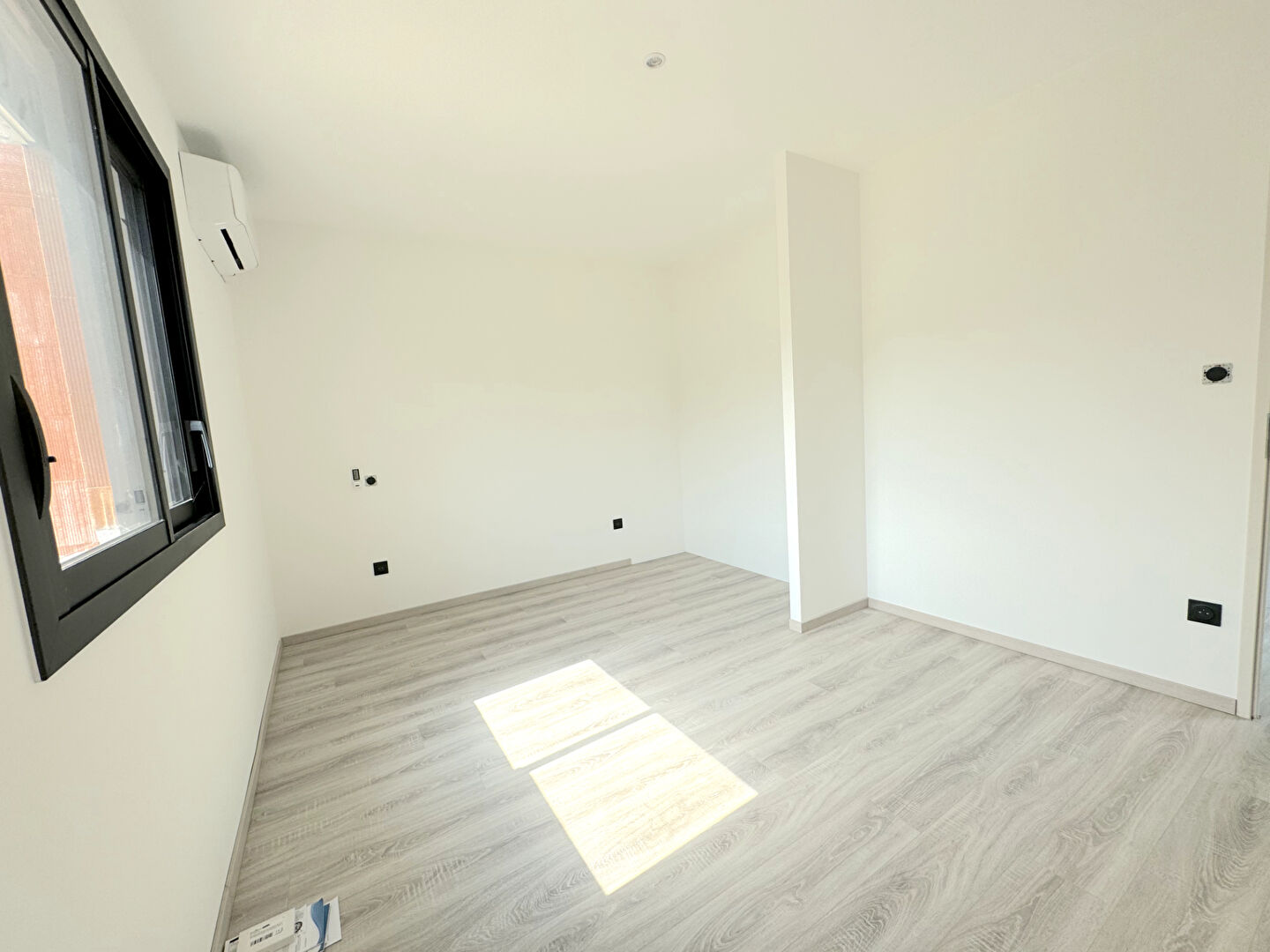 À VENDRE : SUBLIME VILLA CONTEMPORAINE DE 301 M2 AVEC PISCINE À FERRIERES