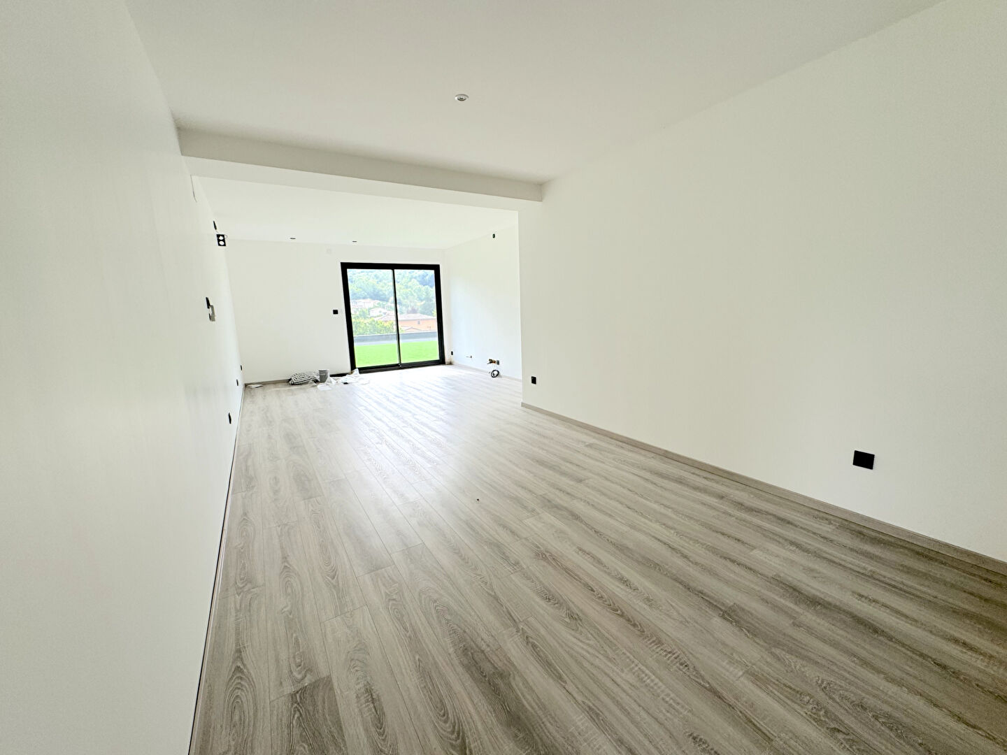 À VENDRE : SUBLIME VILLA CONTEMPORAINE DE 301 M2 AVEC PISCINE À FERRIERES