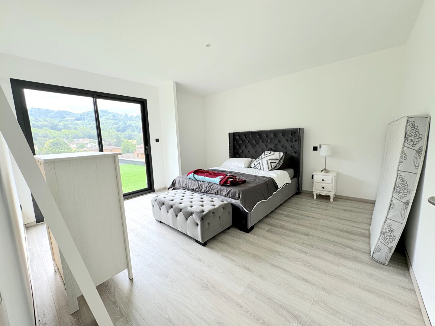 À VENDRE : SUBLIME VILLA CONTEMPORAINE DE 301 M2 AVEC PISCINE À FERRIERES