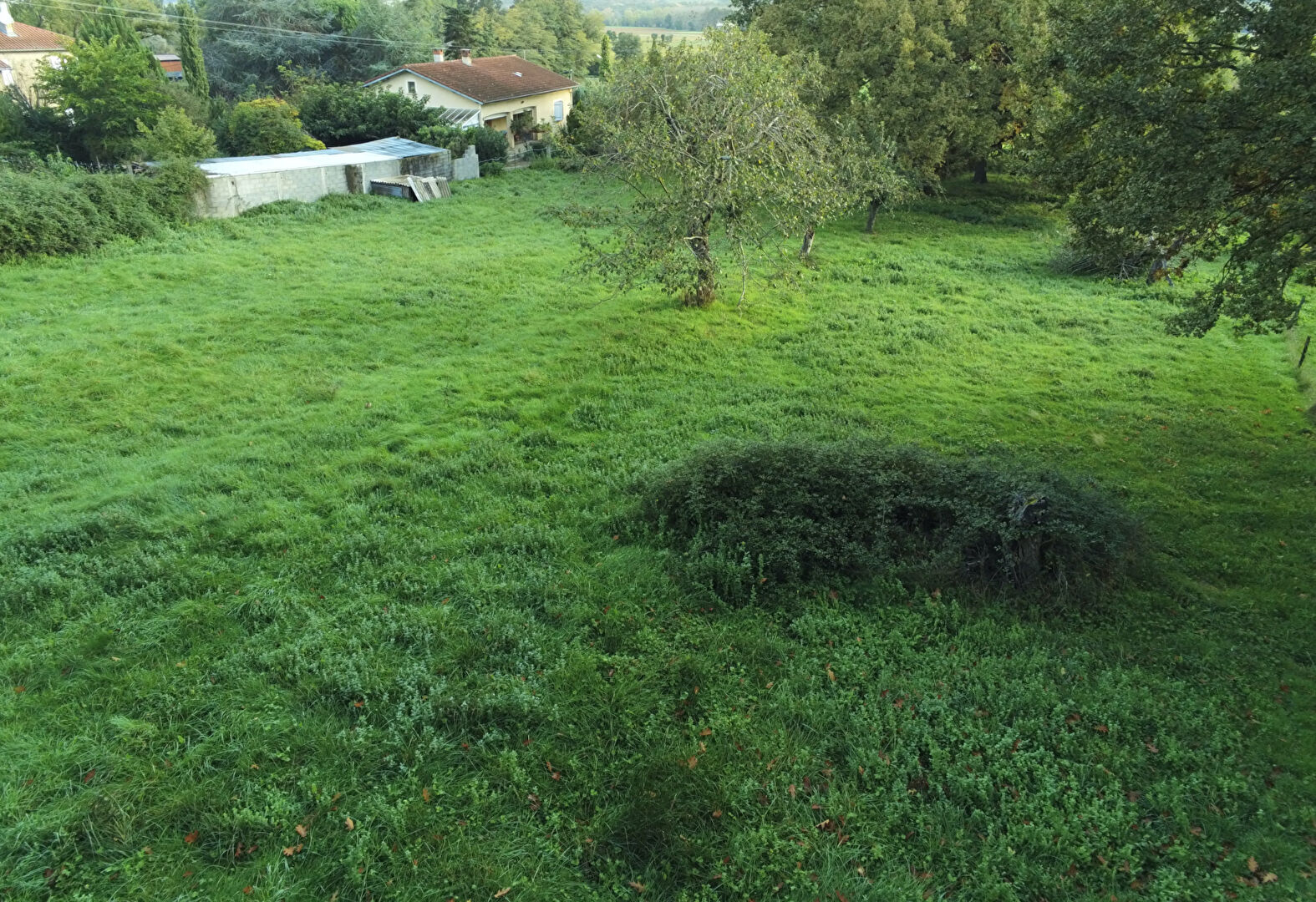 SAINT AMADOU : TERRAIN CONSTRUCTIBLE DE 5 044M2 ARBORE A LA CAMPAGNE