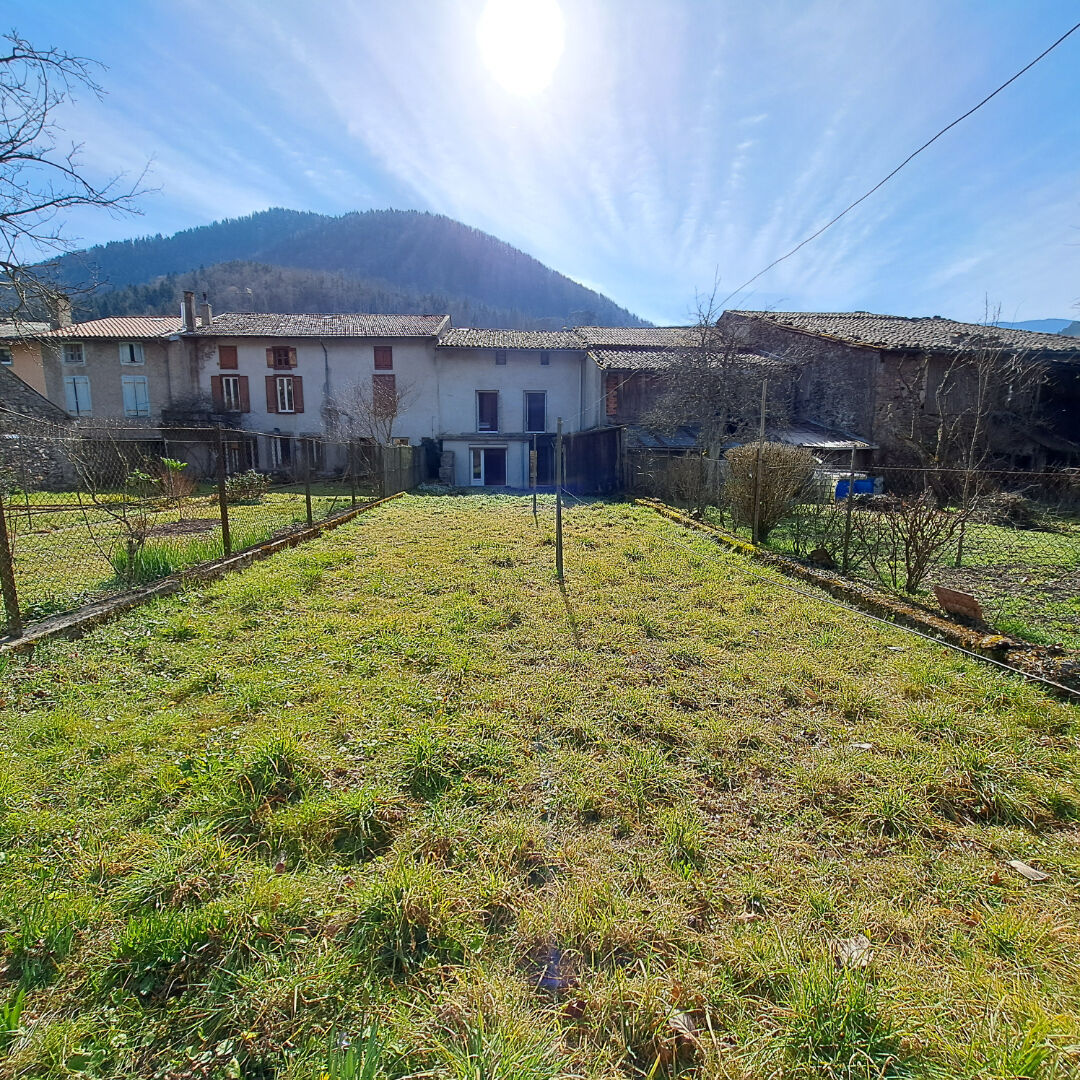 A VENDRE FOUGAX ET BARRINEUF MAISON 4 CHAMBRES ET JARDIN