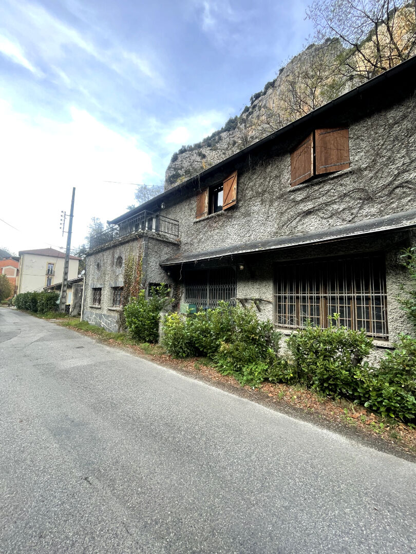 A VENDRE ANCIENNE MAISON A RENOVER   FORT POTENTIEL à 10 MINUTES DE TARASON