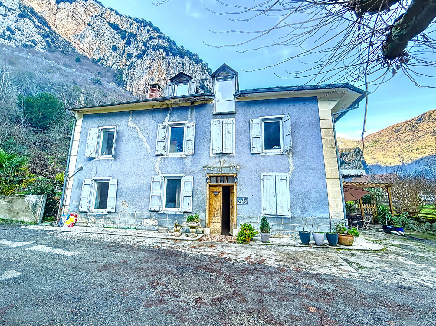 MAISON FAMILIALLE + GÎTES A VENDRE A ORNOLAC