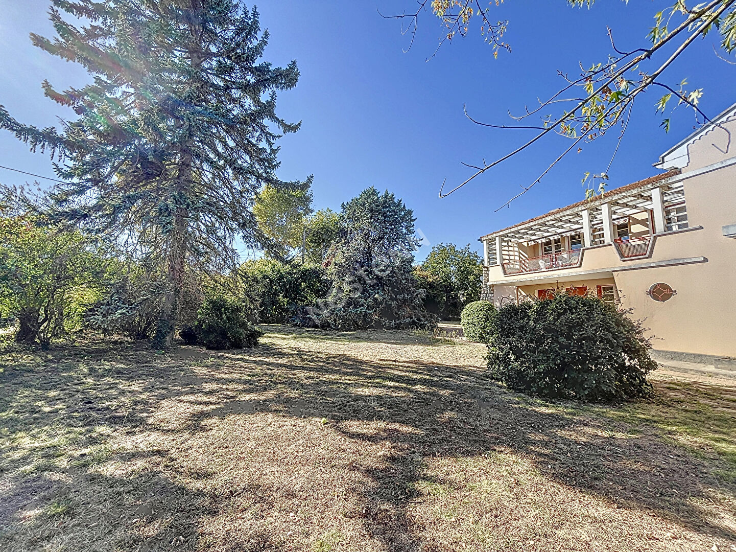 SAVERDUN : MAISON FAMILIALE SUR UN TERRAIN DE 2158M2