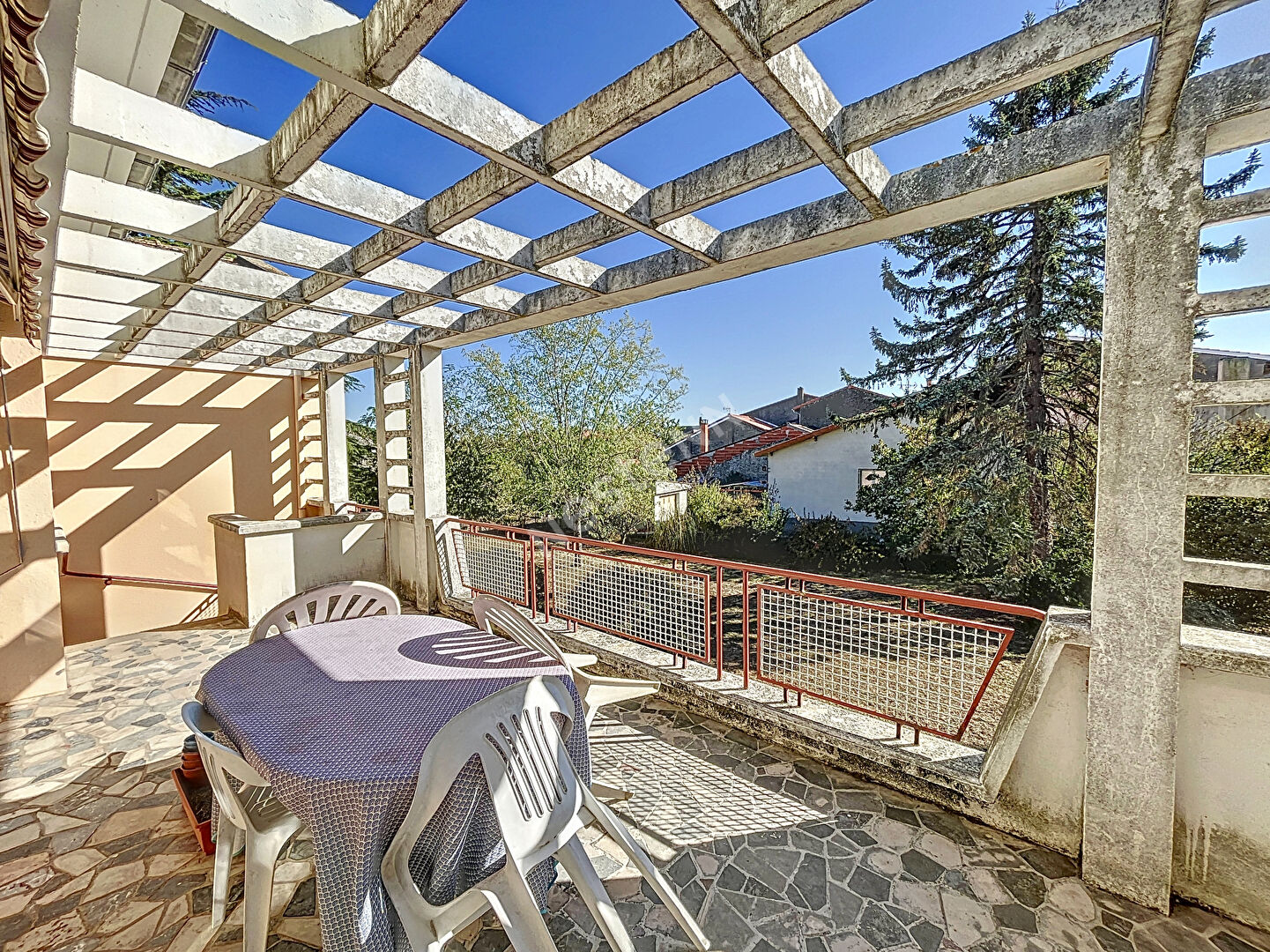 SAVERDUN : MAISON FAMILIALE SUR UN TERRAIN DE 2158M2