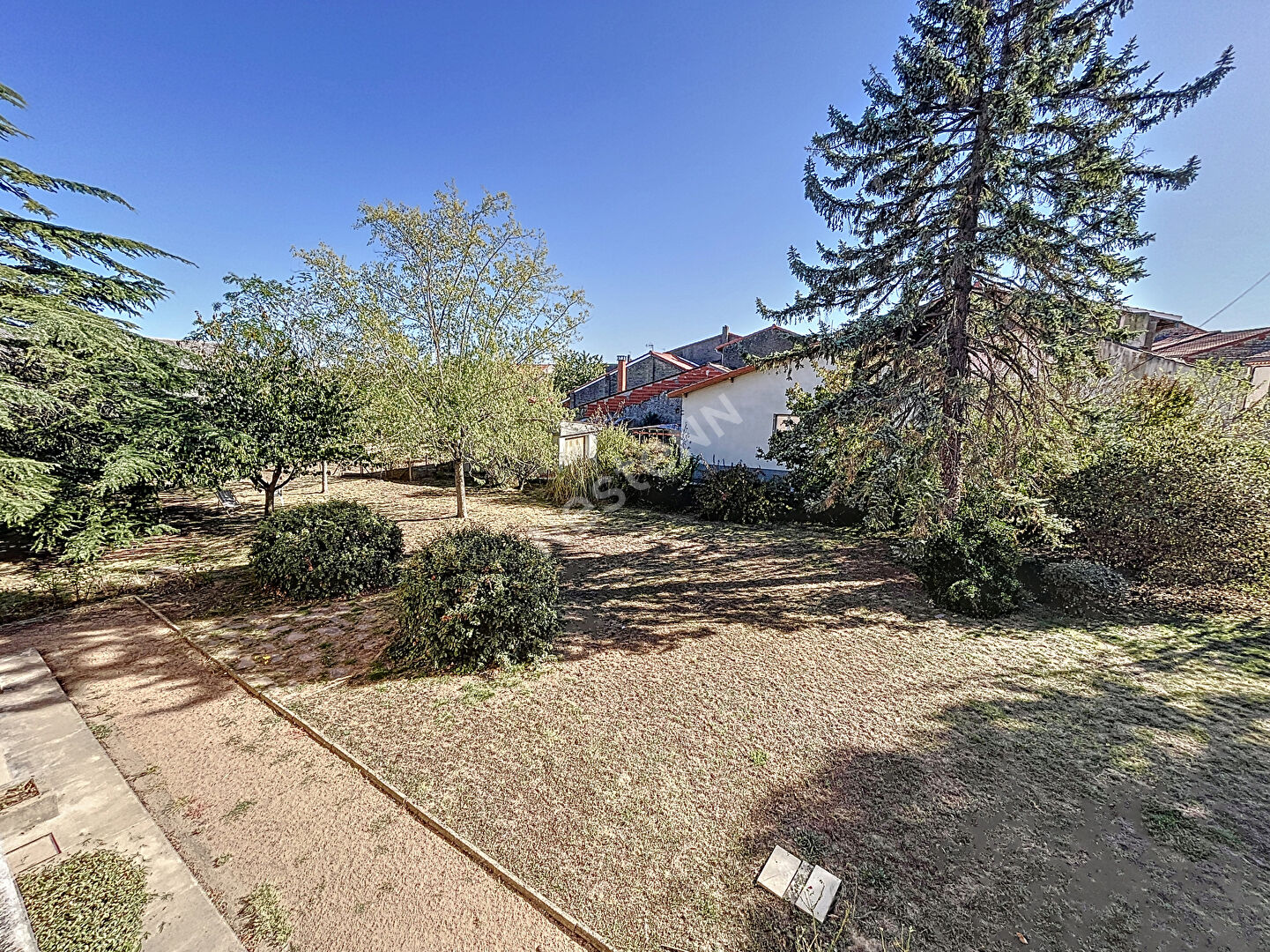 SAVERDUN : MAISON FAMILIALE SUR UN TERRAIN DE 2158M2
