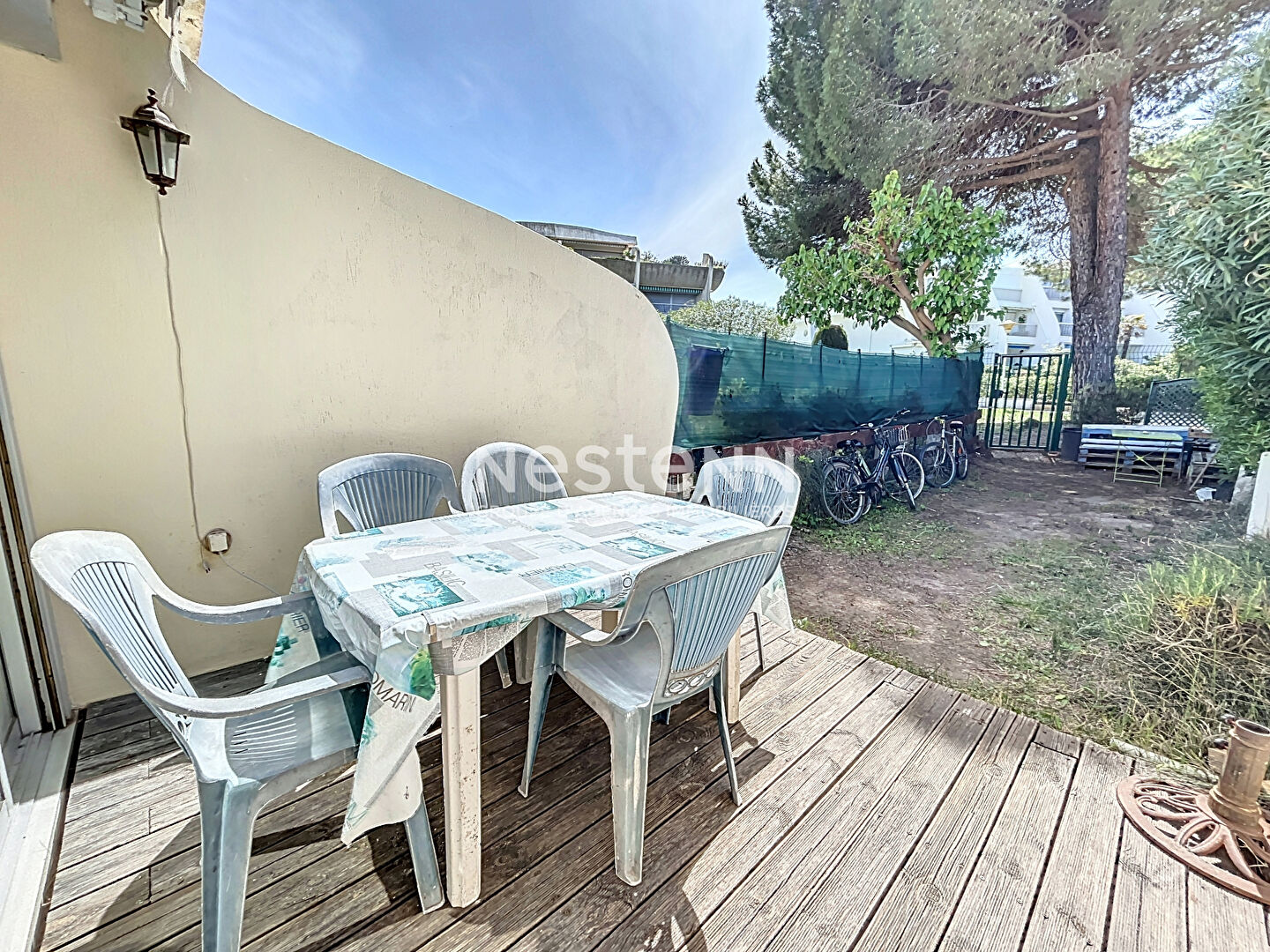 Port Camargue très bien situé Studio cabine avec très grand extérieur