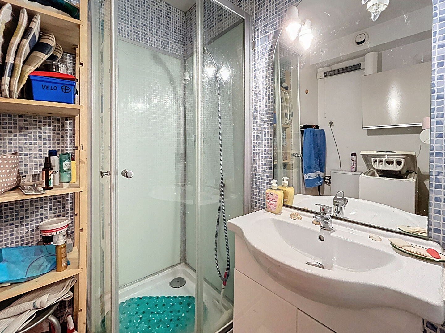 Port Camargue très bien situé Studio cabine avec très grand extérieur