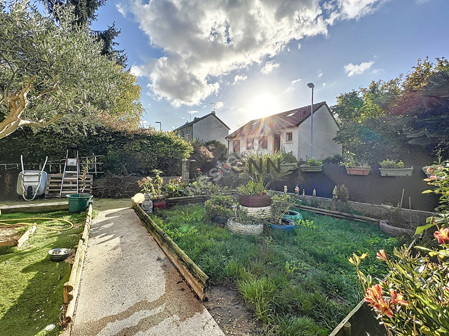 Maison Valenton secteur pavillonnaire avec terrasse et jardin