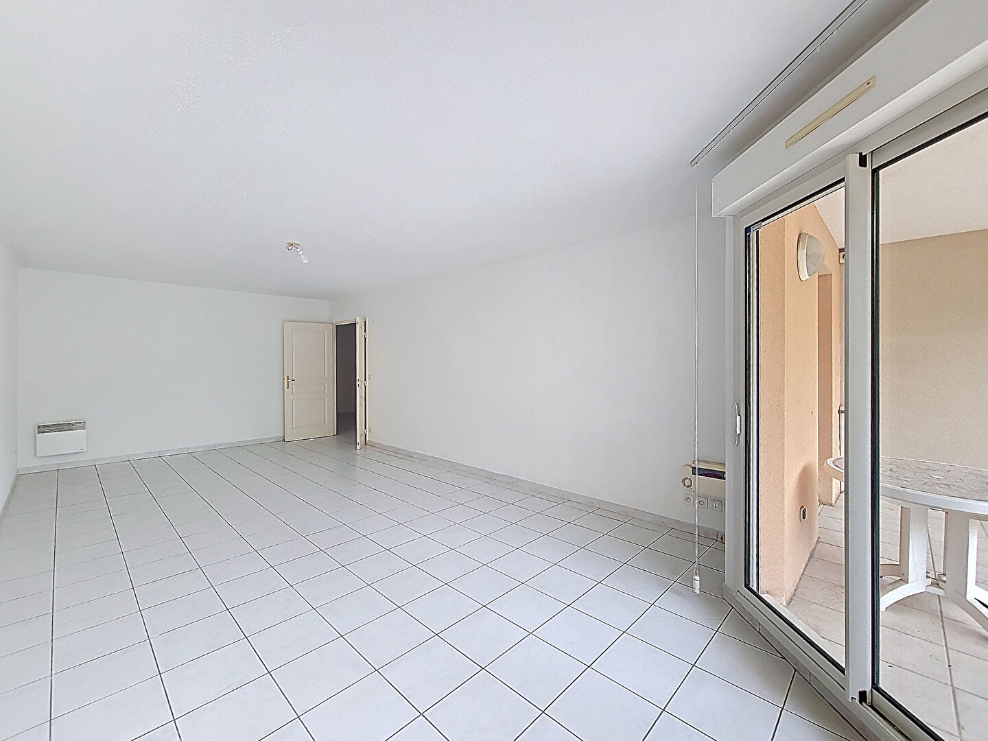 PLEIN COEUR DU VILLAGE DE ST BARNABE - Appartement T3 - 2 chambres - en Rez-de-Jardin avec Jardin Privé et 1 Garage box  inclus
