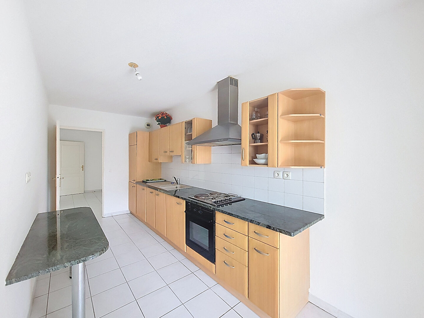 PLEIN COEUR DU VILLAGE DE ST BARNABE - Appartement T3 - 2 chambres - en Rez-de-Jardin avec Jardin Privé et 1 Garage box  inclus