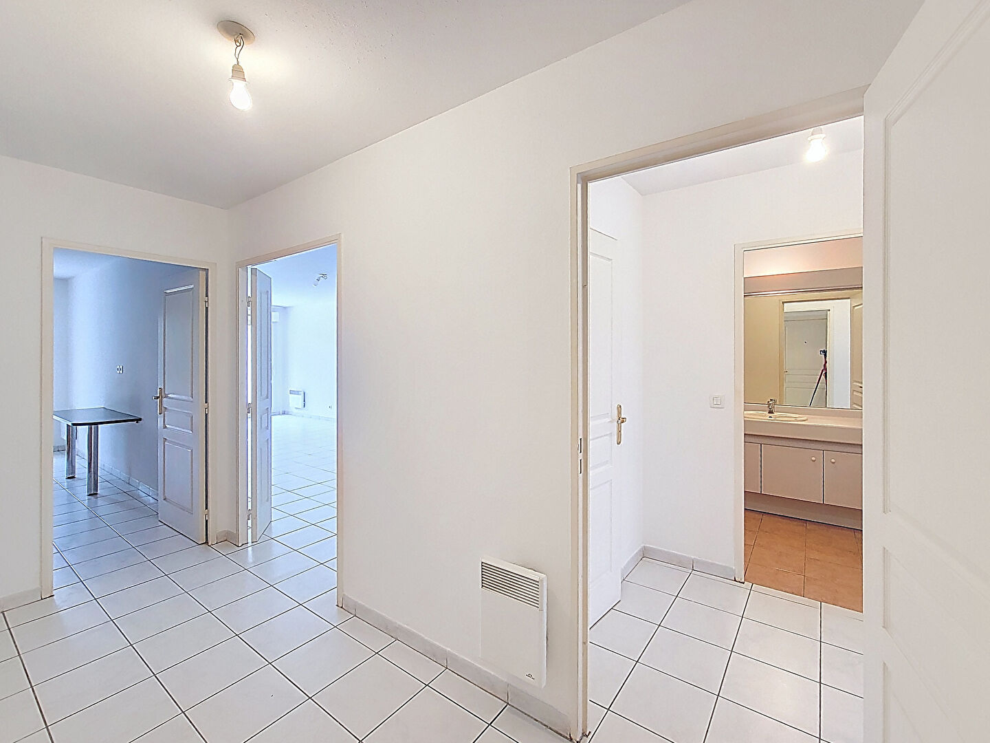PLEIN COEUR DU VILLAGE DE ST BARNABE - Appartement T3 - 2 chambres - en Rez-de-Jardin avec Jardin Privé et 1 Garage box  inclus