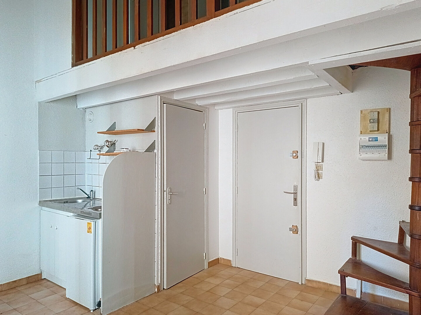 Appartement Aix En Provence 1 pièce 23m² avec mezzanine, situé dans le coeur de Aix en Provence, dernier étage.
