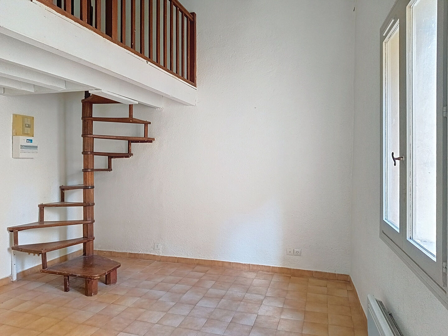 Appartement Aix En Provence 1 pièce 23m² avec mezzanine, situé dans le coeur de Aix en Provence, dernier étage.