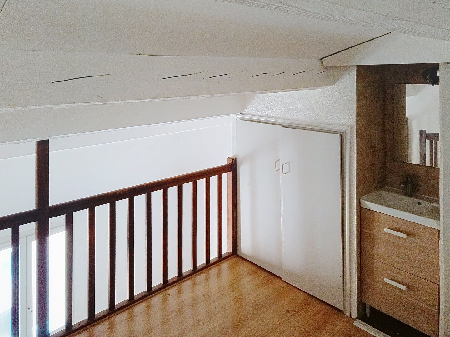 Appartement Aix En Provence 1 pièce 23m² avec mezzanine, situé dans le coeur de Aix en Provence, dernier étage.