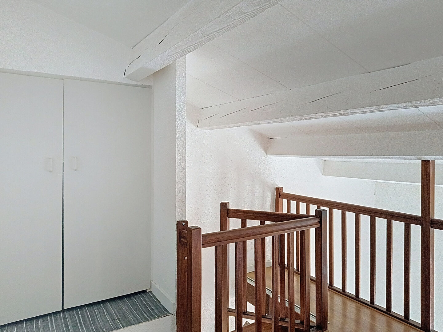 Appartement Aix En Provence 1 pièce 23m² avec mezzanine, situé dans le coeur de Aix en Provence, dernier étage.