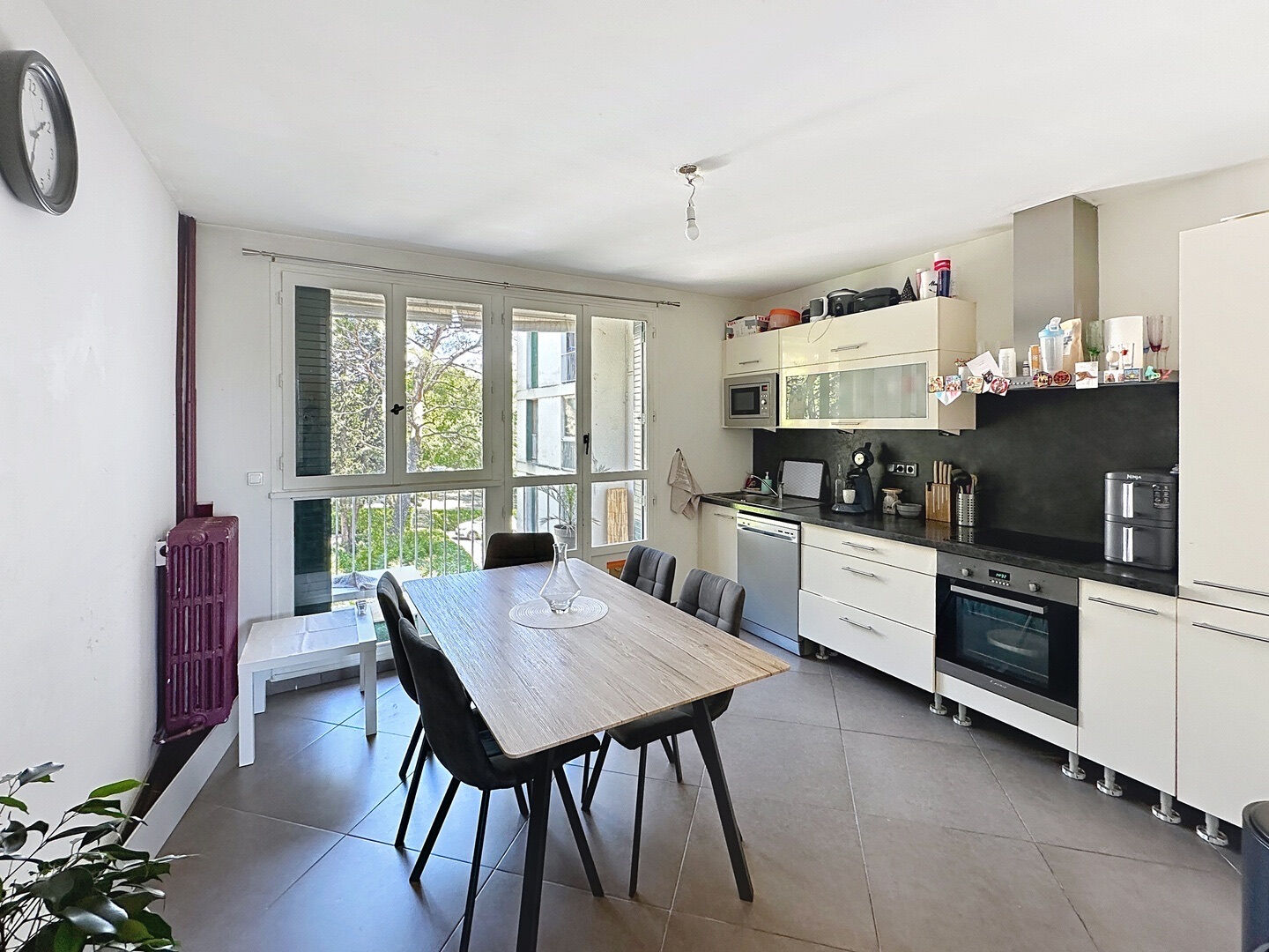 Appartement 3 pièce(s) 72 m²  avec extérieur, deux chambres, stationnement libre, avec une cave. Vendu  LOUE